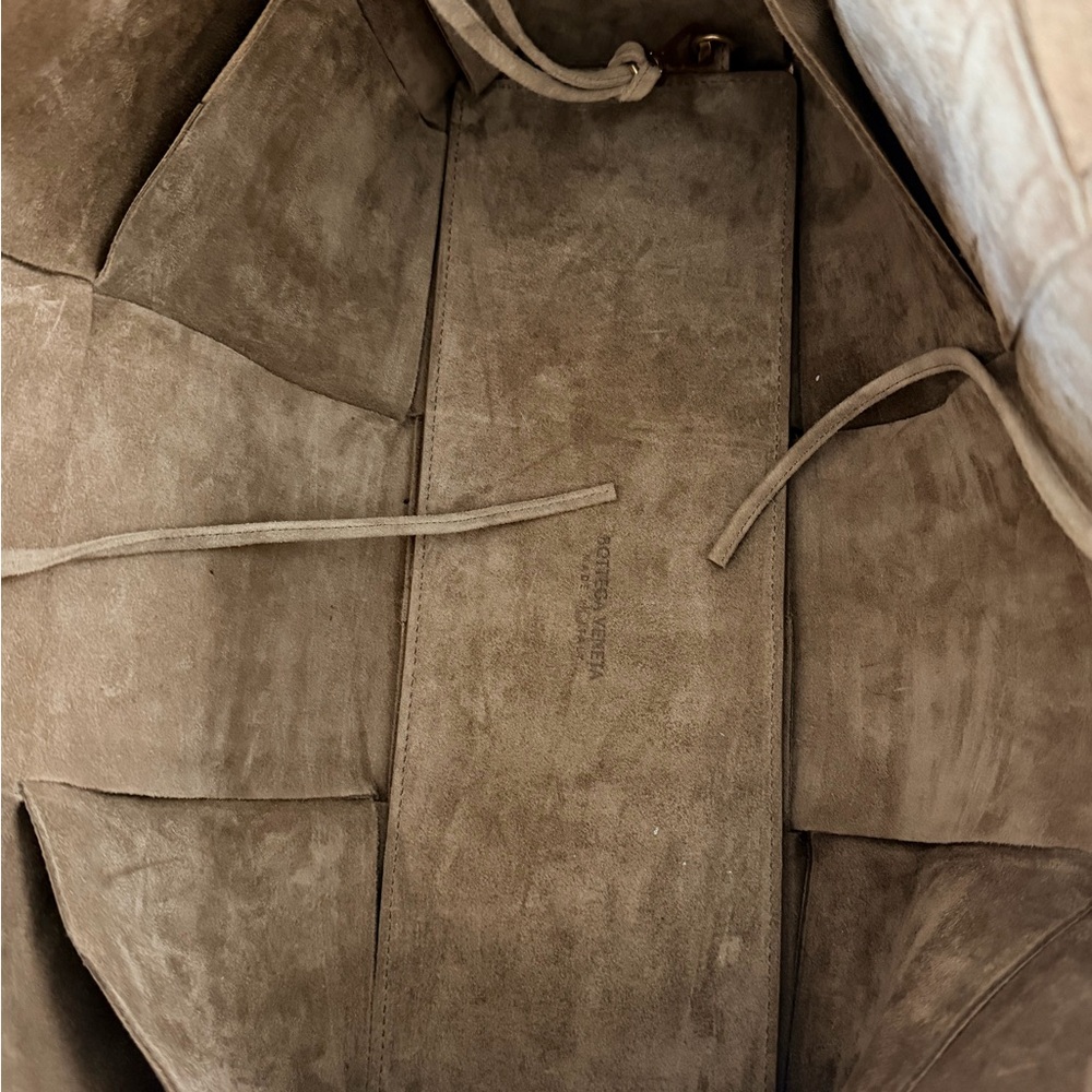 Bottega Veneta Brown Suede Tote Arco - Picture 5 of 7